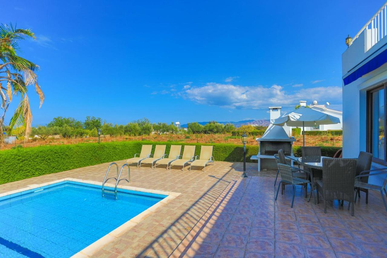 Villa Stavriella Lachi Exteriör bild